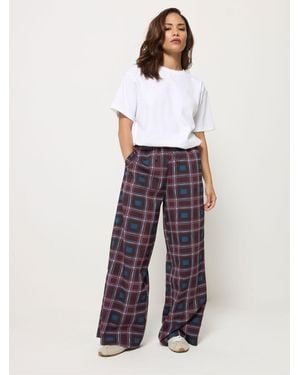 PixieGirl Petite Pixiegirl Petite Gingham T-Shirt & Pants - White