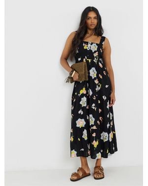 Simply Be Crinkle Maxi Dress With Shirred Detail - White