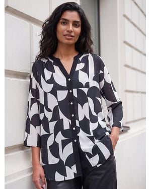 Roman Geo Print Shirt - Black
