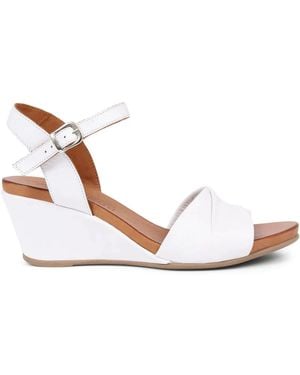 Pavers Adjustable Buckle Wedges - White