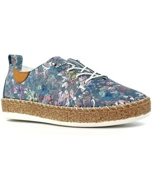 Lunar Iva Plimsoll Shoes - Blau