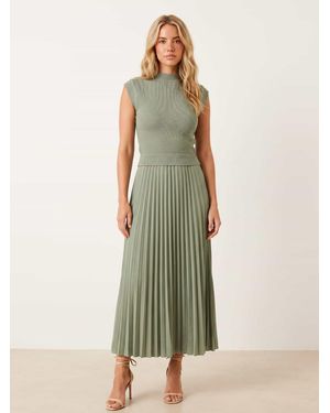 Style Cheat Knitted Bodice Pleated Skirt Dress - Green