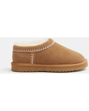 Hush Padded Collar Shearling Snug Slippers - Brown