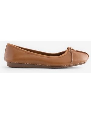Clarks Freckle Ice Leather Ballerina Shoes - Weiß