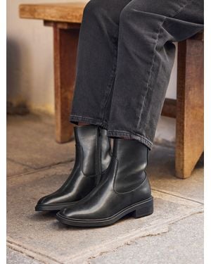 Linzi Discover Chelsea Boots - Gray