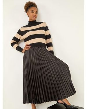 Roman Stripe Knit Bodice Pleated Skirt Dress - Black
