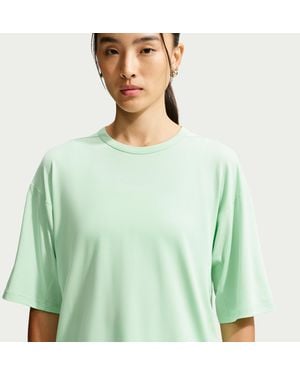 Nike 24.7 Impossiblysoft Light Dri-Fit Short-Sleeve T-Shirt - Green
