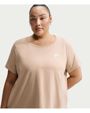Nike Sportswear Club Essentials T-Shirt (Plus Size) - Brown