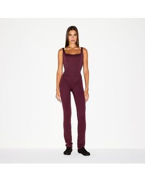 Nike Skims Matte High-Waisted V-Panel Straight Leggings - Red