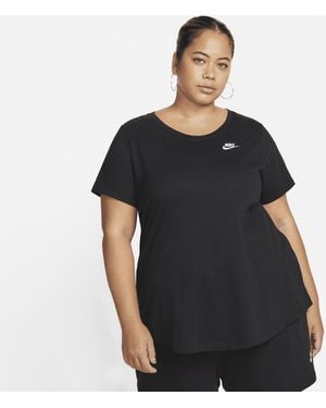 Nike Sportswear Club Essentials T-Shirt - Black