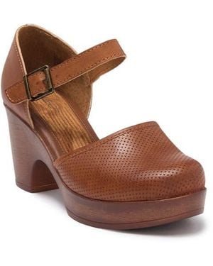 B O C BY BØRN Gia Woodgrain Platform Mary Jane Pump - Brown