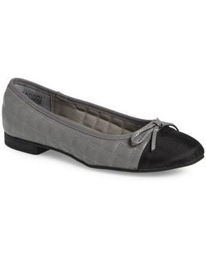 Tahari Chateau Cap Toe Quilted Flat - Gray