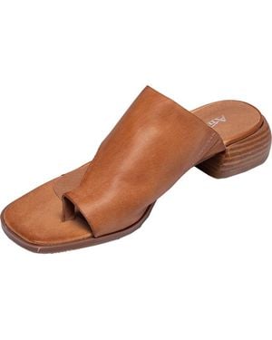 Antelope Laden Sandal - Brown