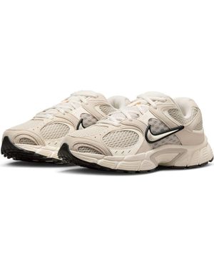 Nike V5 Rnr Sneaker - White
