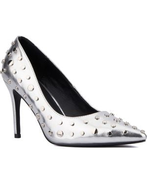 TORGEIS Zoelle Studded Pump - White