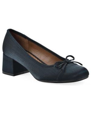 White Mountain Lately Round Toe Pump - Blue