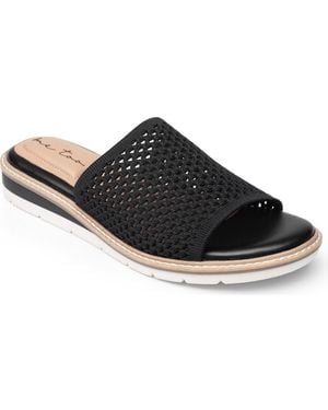 Me Too Aaryn Slide Sandal - Black