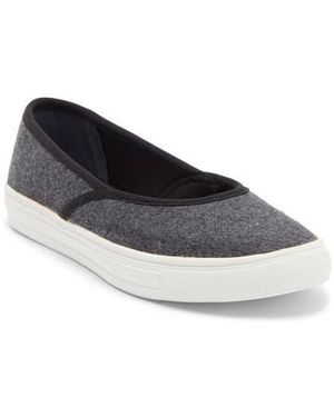 Fuchsia Crossover Sneaker Flat - Gray