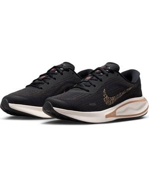Nike Journey Run Print Running Shoe - Black