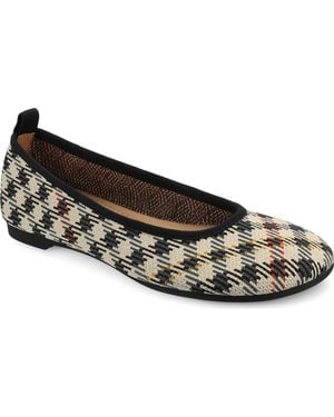 Journee Collection Aria Knit Flat - Black