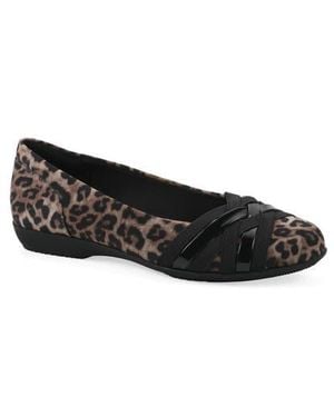 White Mountain Chic Flat - Black
