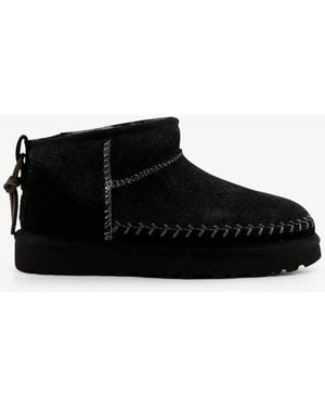 UGG W Classic Ultra Mini Biarritz Suede Ankle Boots - Black