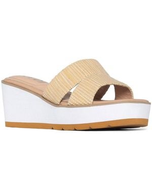 NYDJ Raizy Wedge Sandals In Ecru - White