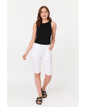 Izabel London Tie Front Slim Knee Length Shorts - White