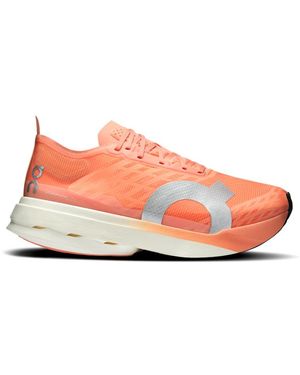 On Shoes Cloudboom Strike - Pink