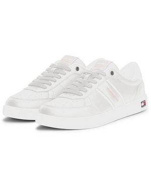 Tommy Hilfiger Lightweight Flag Leather Court Sneaker Freizeitschuh, Halbschuh, Schnürer Mit Logoflagge Im Plateau - Weiß