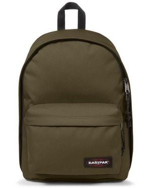 Eastpak Freizeitrucksack Out Of Office, Cityrucksack, Arbeitsrucksack, Schulrucksack Mit Logo-Aufnäher - Grün
