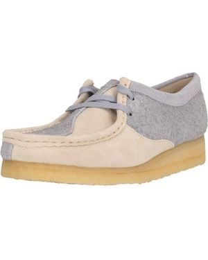 Clarks Wallabee Schnürschuh Im Kultigen Wildlederdesign Mit Texturiertem Touch - Weiß
