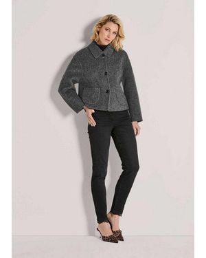 Madeleine Outdoorjacke Elegante Jacke Für Kühle Tage Kurzmantel Mit Fischgratmuster, Stehkragen Und Langen Ärmeln - Grau