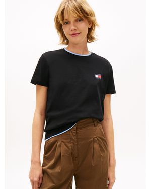Tommy Hilfiger Jeans Kurzarmshirt TJW REG WAVY SS TEE EXT Tommy Flag-Badge auf Brust, Jersey aus reiner Baumwolle - Schwarz
