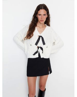 Trendyol Strickjacke (1-tlg) Lochmuster - Weiß