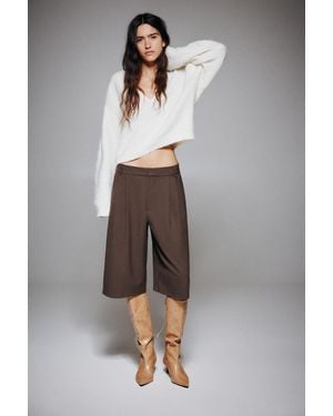 Pull&Bear Tailored Fit Tailored Bermuda Shorts With Pleats - White