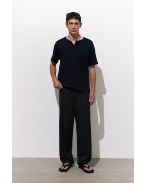 Pull&Bear Tailored Fit Joggers - Black