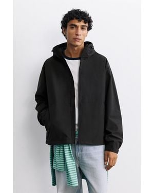 Pull&Bear Lightweight Hooded Raincoat - Black
