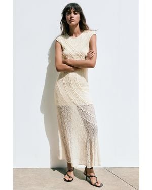 Pull&Bear Körpernah Geschnittenes Midikleid Aus Spitze - Natur