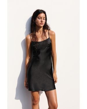 Pull&Bear Kurzes Satin-Trägerkleid - Schwarz
