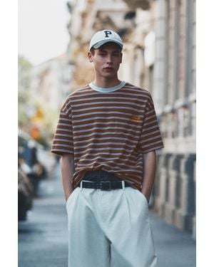Pull&Bear T-Shirt Mit Streifen Und Schriftzug - Grau