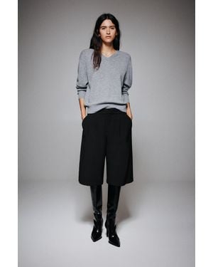 Pull&Bear Tailored Fit Tailored Bermuda Shorts With Pleats - White