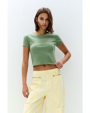 Pull&Bear Geripptes Cropped-T-Shirt - Grün