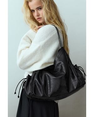 Pull&Bear Wildleder-Shopper Mit Kette - Schwarz