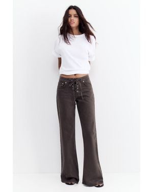 Pull&Bear Low-Rise Corsair Jeans - White
