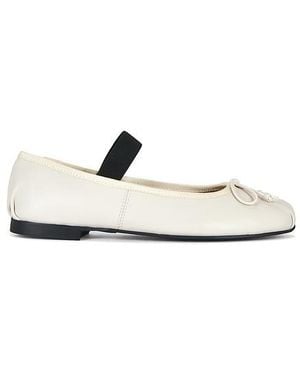Tony Bianco Zapato Plano Caspian En Color Crema Talla (También En 5.5, 6, 6.5, 7, 7.5, 8, 8.5, 9, 9.5) - Blanco