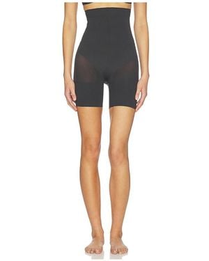 Skims Sheer Seamless Mid Thigh Short - Black