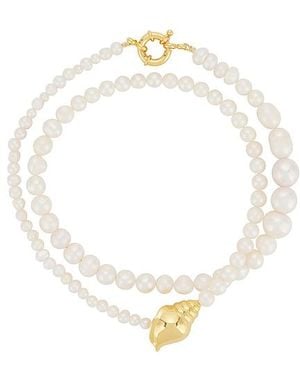 Timeless Pearly Shelly Necklace - White