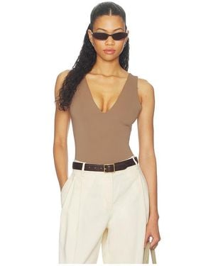 GOOD AMERICAN The Sculpting Deep V Bodysuit - Natural