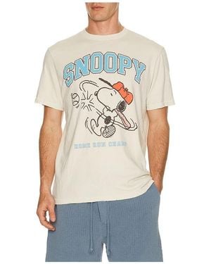 Junk Food Camiseta Snoopy En Color Crema Talla (También En S, M, Xl/1X) - Multicolor